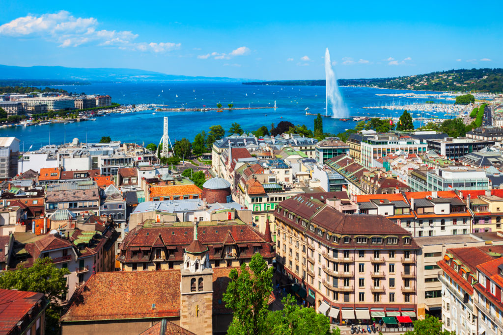 Vue panoramique de Genève avec le Jet d'eau et le lac Léman - audit des associations et ONG en Suisse
